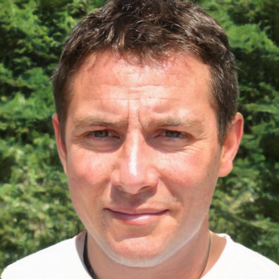 Portrait de Marc Dubois, Expert en Finance Personnelle
